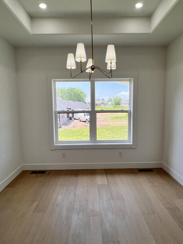 2077 N Sun Valley Dr, Springfield, MO 65802 - spare room featuring wood finished floors, plenty of natural light, a chandelier, baseboards, and recessed lighting
