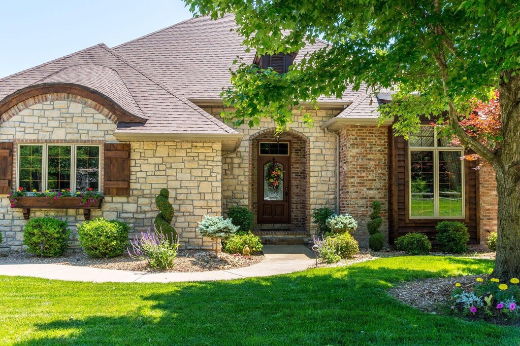 6046 S Parkhaven Ln, Springfield, MO 65810 - photo 1