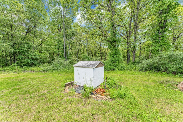 3152 Two Rivers Rd, Highlandville, MO 65669 - view of green lawn featuring a storage unit and an outbuilding