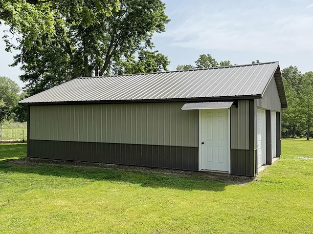 30285 E Pawhuska Rd, El Dorado Springs, MO 64744 - view of outdoor structure featuring an outbuilding