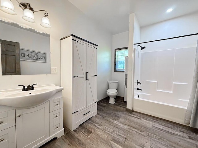 30285 E Pawhuska Rd, El Dorado Springs, MO 64744 - full bath with wood finished floors, toilet, vanity, shower / tub combination, and baseboards