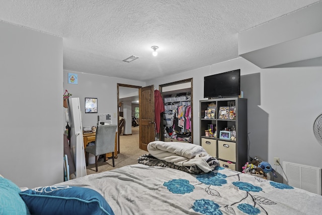 45 Stone Ridge Ct, Strafford, MO 65757 - bedroom featuring carpet, a closet, and a textured ceiling