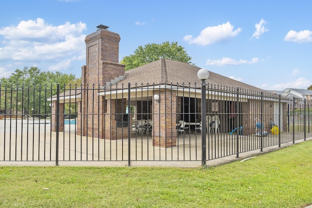 1166 W Shawnee St, Springfield, MO 65810 - gate featuring fence