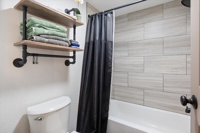 91 Moongate Dr, Osage Beach, MO 65065 - full bathroom featuring shower / bathtub combination with curtain, toilet, and a textured wall