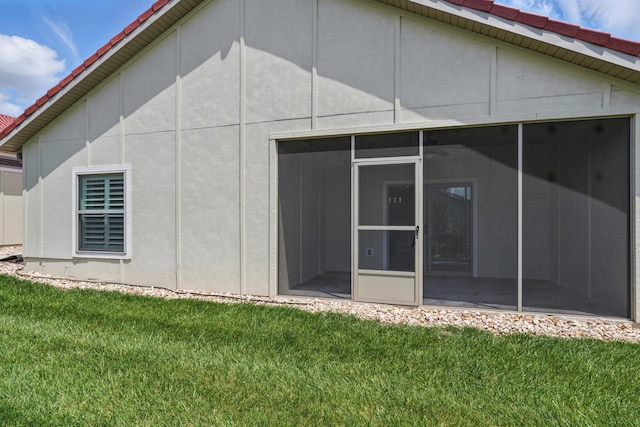 233 Siena Blvd, Branson, MO 65616 - rear view of property featuring a sunroom, a yard, and a tiled roof