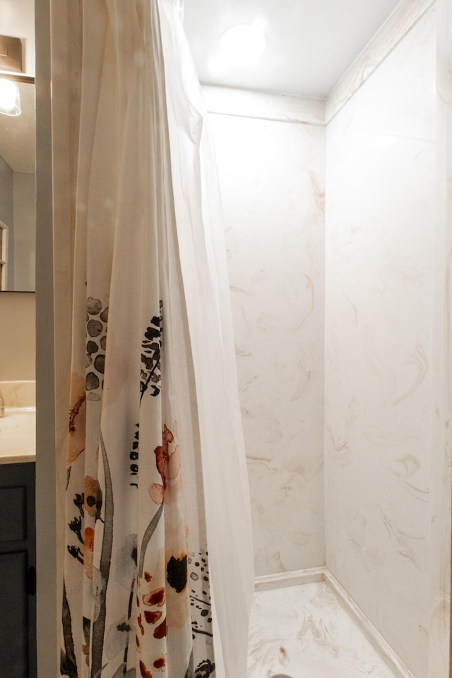 5312 S Hawthorne Dr, Springfield, MO 65804 - full bath with vanity and a shower with curtain
