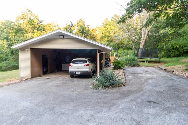 5312 S Hawthorne Dr, Springfield, MO 65804 - garage with a trampoline