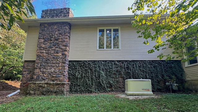 5312 S Hawthorne Dr, Springfield, MO 65804 - view of side of property featuring a chimney