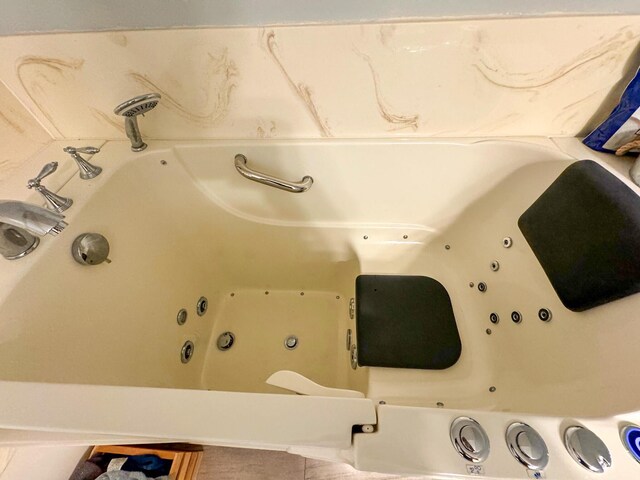 5312 S Hawthorne Dr, Springfield, MO 65804 - bathroom with a whirlpool tub