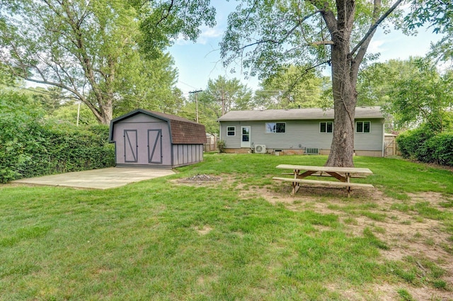 2418 E Catalpa St, Springfield, MO 65804 - view of yard featuring a storage shed and an outdoor structure