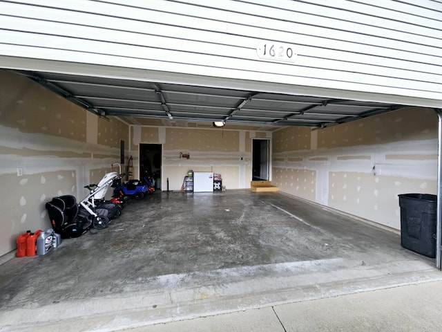 1620 Jon St, West Plains, MO 65775 - view of garage