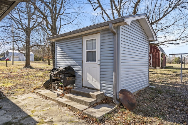 1529 S Jefferson Ave, Aurora, MO 65605 - view of outbuilding with entry steps