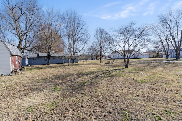 1529 S Jefferson Ave, Aurora, MO 65605 - view of yard with an outbuilding