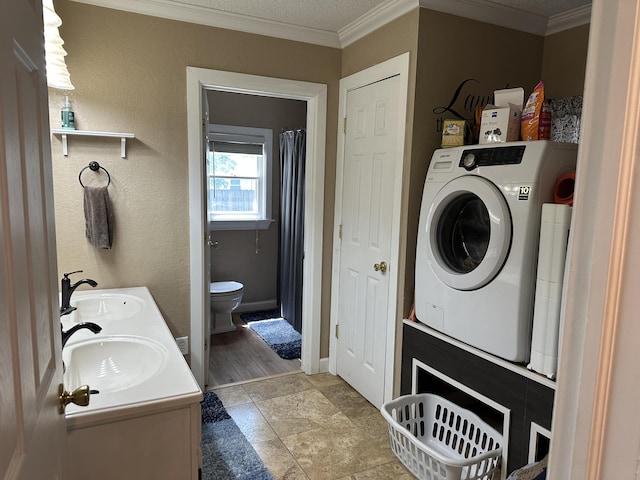 645 N Walnut Ave, Republic, MO 65738 - bathroom featuring washer / dryer, toilet, crown molding, a shower with curtain, and baseboards