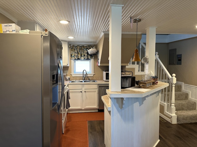 645 N Walnut Ave, Republic, MO 65738 - kitchen with stainless steel appliances, a sink, a kitchen breakfast bar, light countertops, and white cabinetry