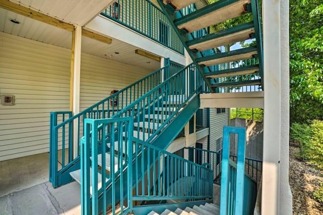 120 Spring Creek Ct Unit 12, Branson, MO 65616 - view of staircase