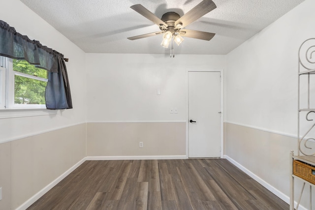 127 Wilson Way, Marshfield, MO 65706 - spare room with wood finished floors, a textured ceiling, a ceiling fan, and baseboards