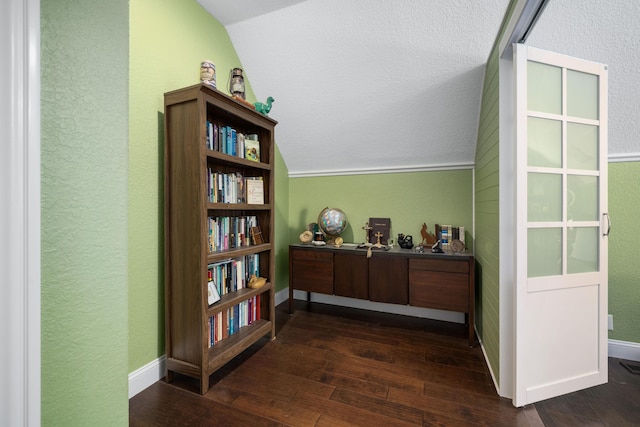 2820 Waters Edge Blvd, Joplin, MO 64801 - interior space with a textured wall, wood finished floors, and baseboards