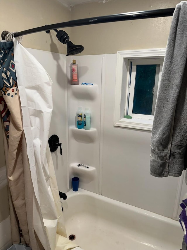 1832 County Road 2030, Mountain View, MO 65548 - bathroom featuring shower / tub combo