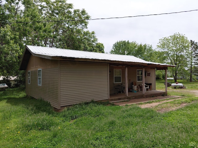 605 N Marr St, Mountain View, MO 65548 - view of outdoor structure featuring a porch