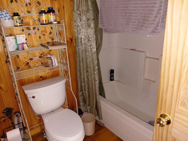 605 N Marr St, Mountain View, MO 65548 - bathroom with toilet, wood finished floors, and bathtub / shower combination