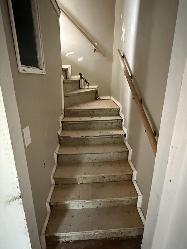 911 W Locust St, Springfield, MO 65803 - view of stairs