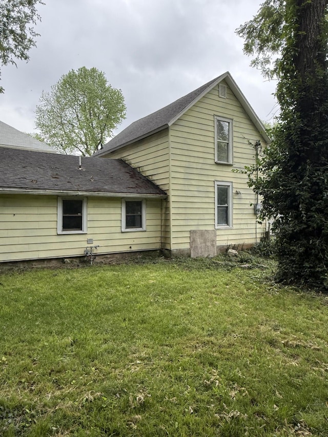 911 W Locust St, Springfield, MO 65803 - back of house featuring a yard