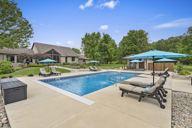 1007 Headwaters Dr, Marshfield, MO 65706 - outdoor pool featuring a patio and a yard