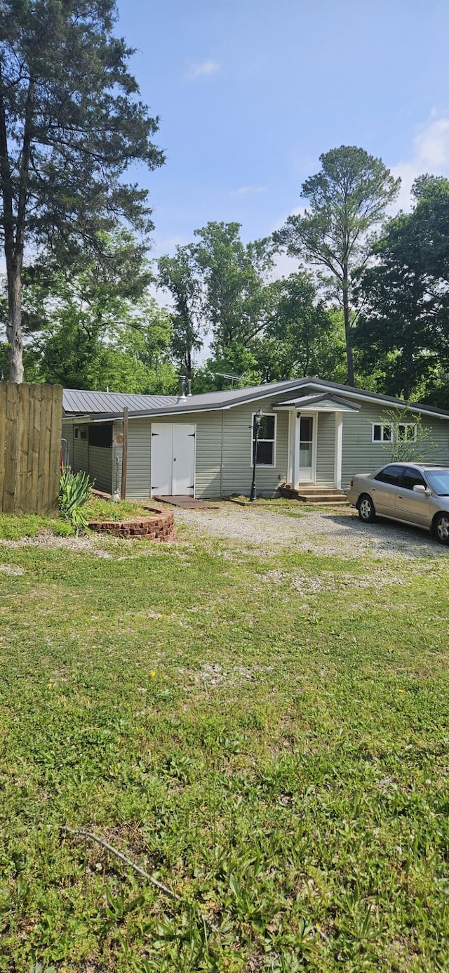 182 Cathy St, Branson, MO 65616 - view of front of house with a front lawn