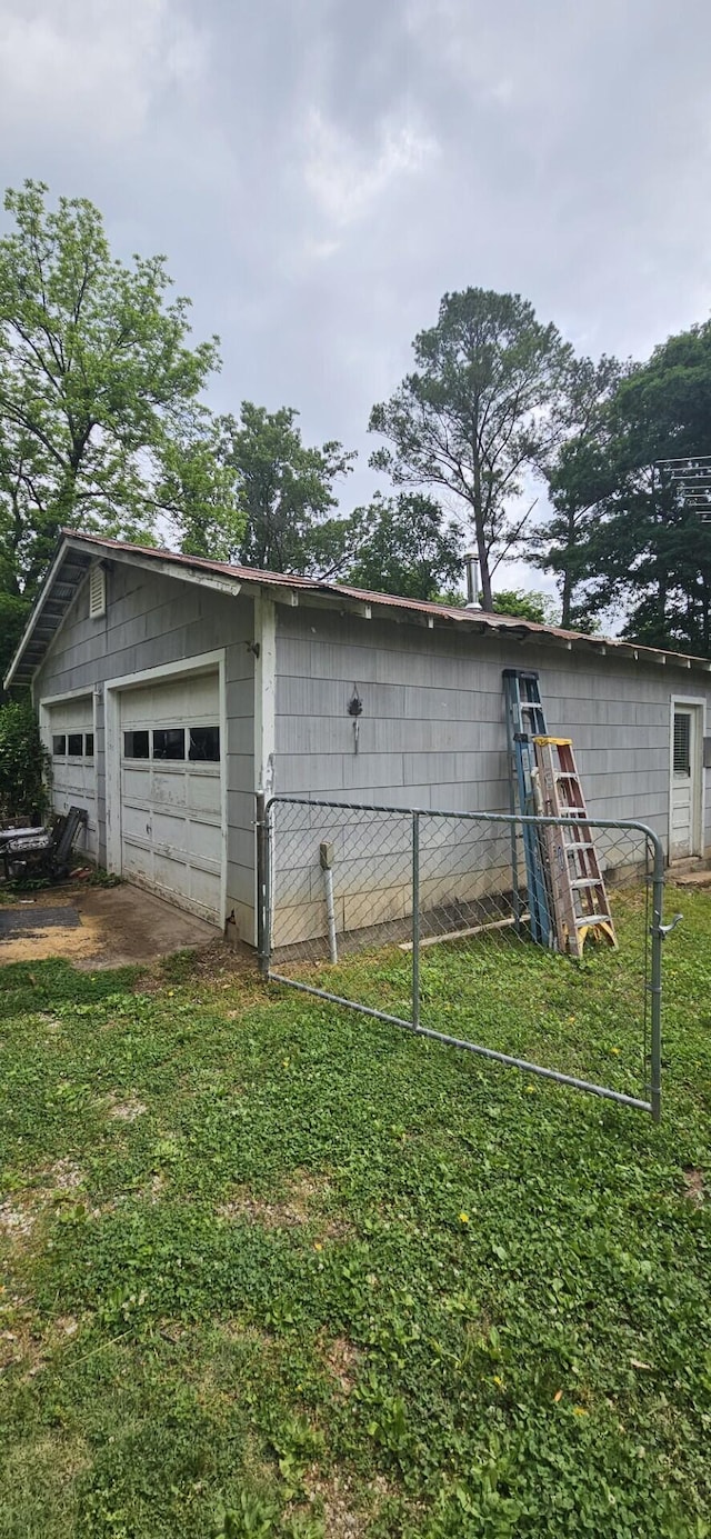 182 Cathy St, Branson, MO 65616 - view of side of property featuring a garage and an outbuilding