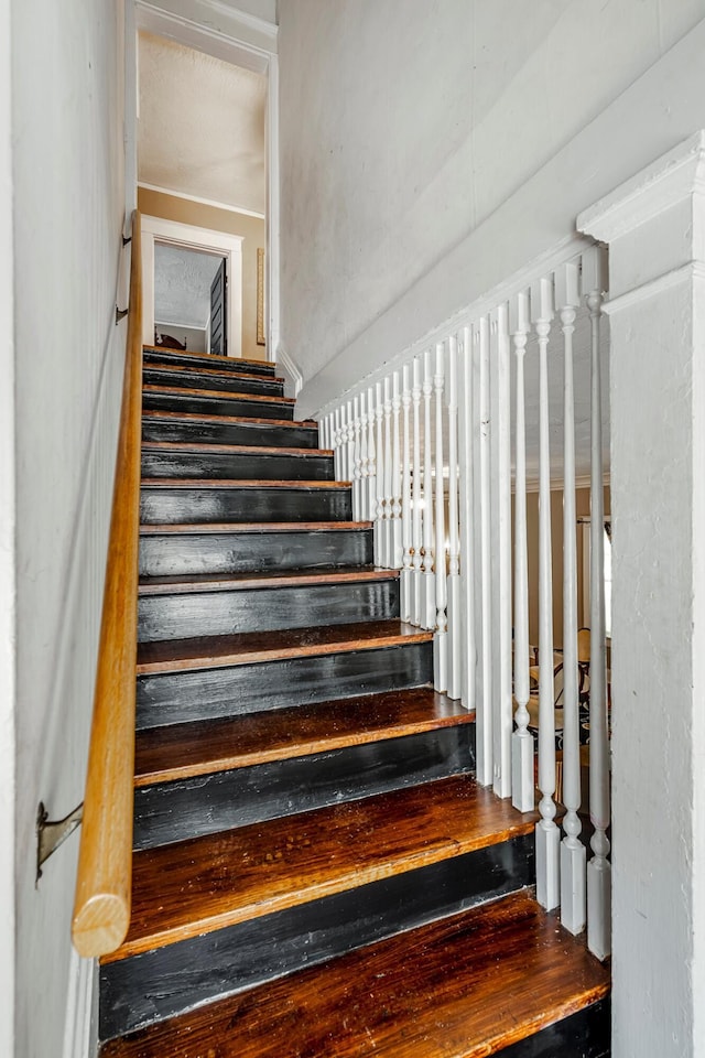 1200 E Walnut St, Springfield, MO 65802 - view of staircase