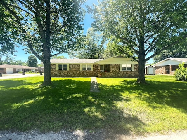608 N Chapman St, Anderson, MO 64831 - ranch-style house featuring stone siding and a front yard