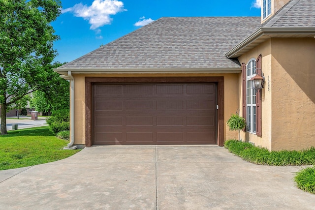 1086 S Joshua Ave, Republic, MO 65738 - garage featuring driveway