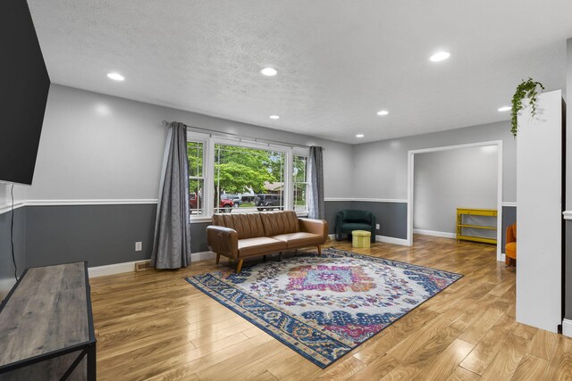 1514 W Swan St, Springfield, MO 65807 - living area with wood finished floors, recessed lighting, baseboards, and a textured ceiling