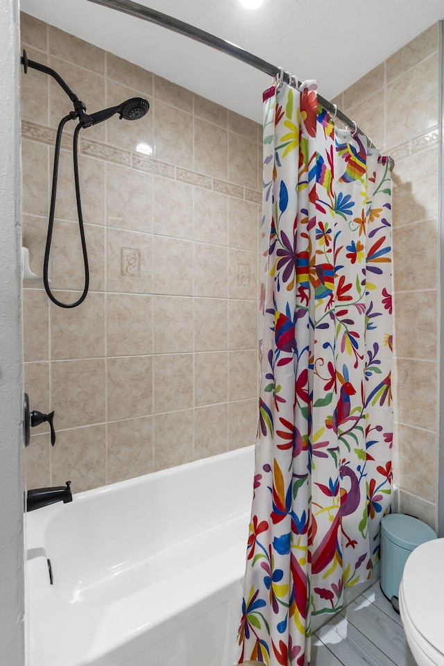 1514 W Swan St, Springfield, MO 65807 - full bathroom featuring shower / tub combo and toilet