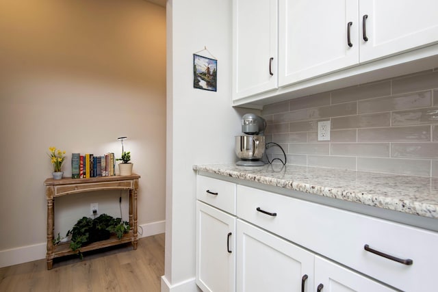 1503 W Ragweed Ct, Ozark, MO 65721 - bar with backsplash, baseboards, and light wood-style floors
