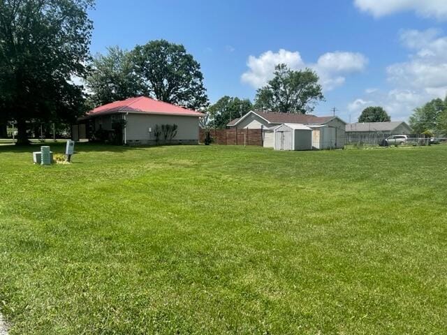 607 Robin Rd, Mountain Grove, MO 65711 - view of yard