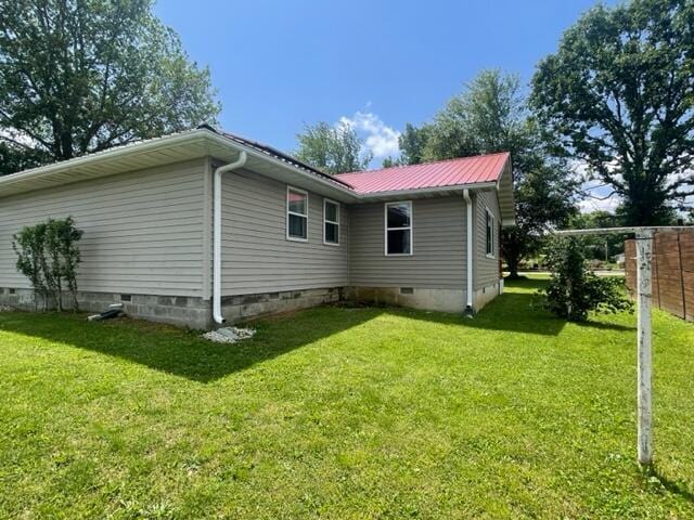 607 Robin Rd, Mountain Grove, MO 65711 - view of side of property featuring crawl space, a lawn, and metal roof