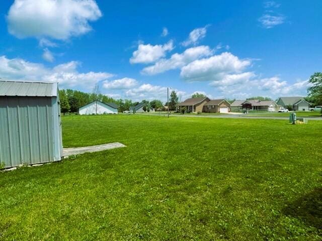 607 Robin Rd, Mountain Grove, MO 65711 - view of green lawn featuring a residential view