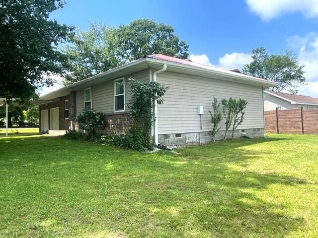 607 Robin Rd, Mountain Grove, MO 65711 - view of home's exterior featuring an attached garage and crawl space