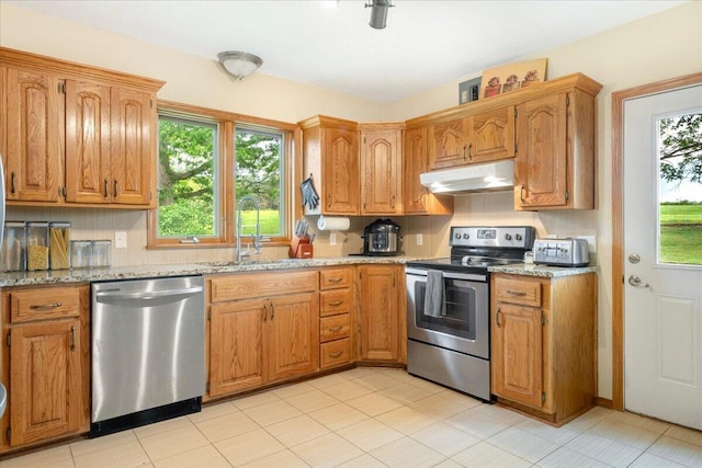 898 Short State Highway Y, Marshfield, MO 65706 - kitchen featuring stainless steel appliances, under cabinet range hood, a sink, and plenty of natural light