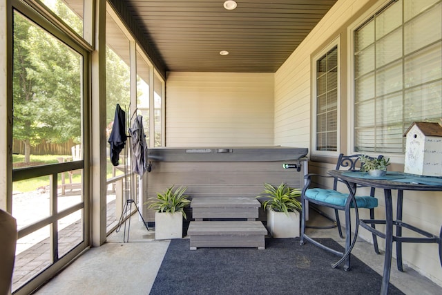 992 N Cedar Ridge Ave, Springfield, MO 65802 - sunroom featuring a jacuzzi