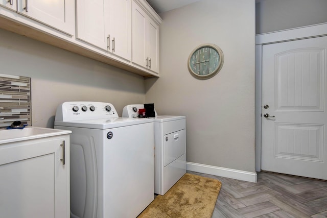 992 N Cedar Ridge Ave, Springfield, MO 65802 - laundry area with washing machine and clothes dryer, cabinet space, and baseboards