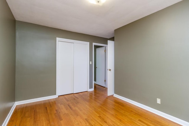 1318 S Farm Rd Unit 205, Springfield, MO 65809 - unfurnished bedroom featuring light wood-style flooring, baseboards, and a closet
