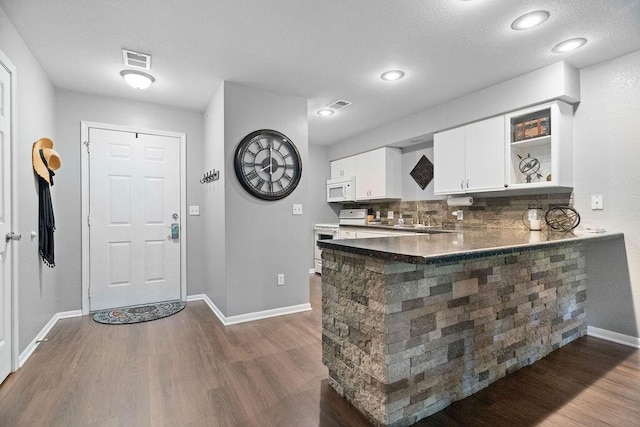 175 W Rockford Dr Unit 6, Branson, MO 65616 - foyer entrance with wood finished floors and baseboards