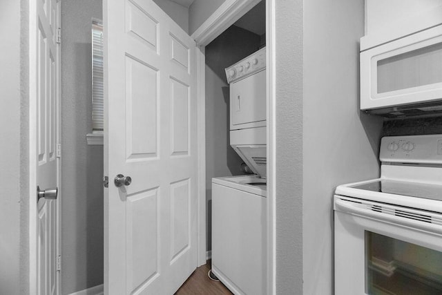 175 W Rockford Dr Unit 6, Branson, MO 65616 - laundry area featuring stacked washing machine and dryer