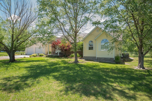 1362 Meadowview Ln, Diamond, MO 64840 - view of side of home featuring a yard, driveway, a garage, and crawl space