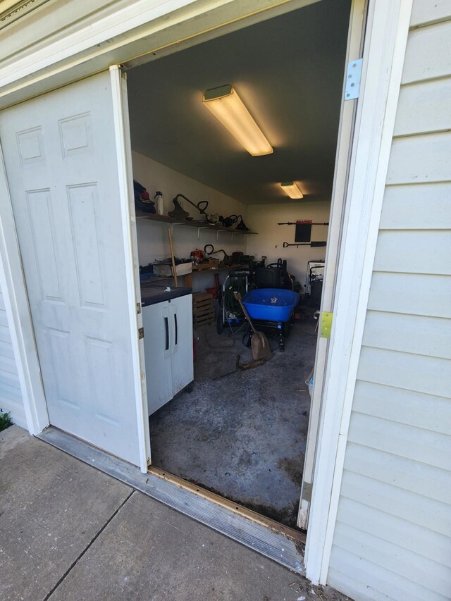 707 Lexie Ln, Carthage, MO 64836 - view of garage