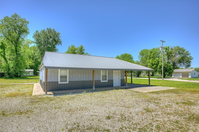 511 N E, Columbus, KS 66725 - view of front of home with a front yard and metal roof
