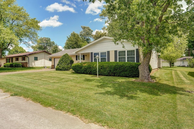 940 Carl Allen St, Mount Vernon, MO 65712 - single story home featuring an attached garage, a front yard, and concrete driveway